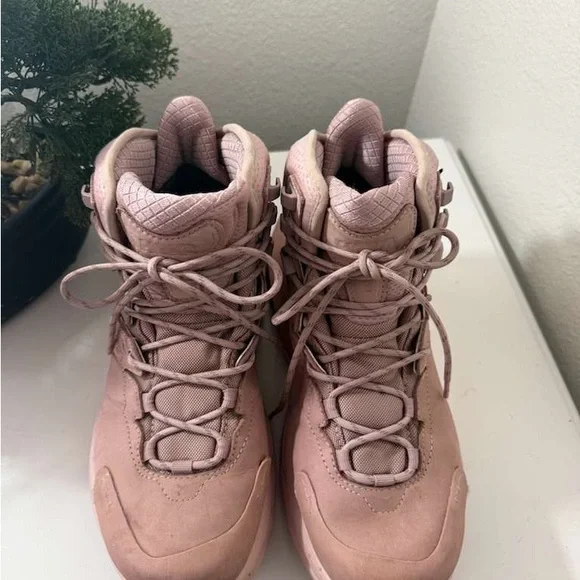 Hoka kaha 2 Women's Blush Pink Athletic Shoes - Picture 3 of 9